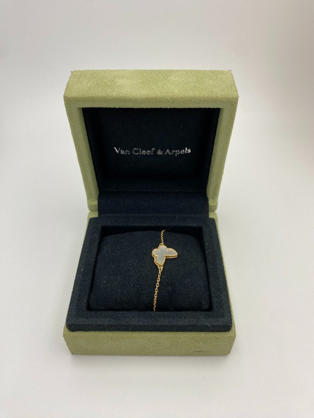 Van Cleef & Arpels Butterfly Bracelet 18K Yellow Gold Mother of Pearl VCA Au750